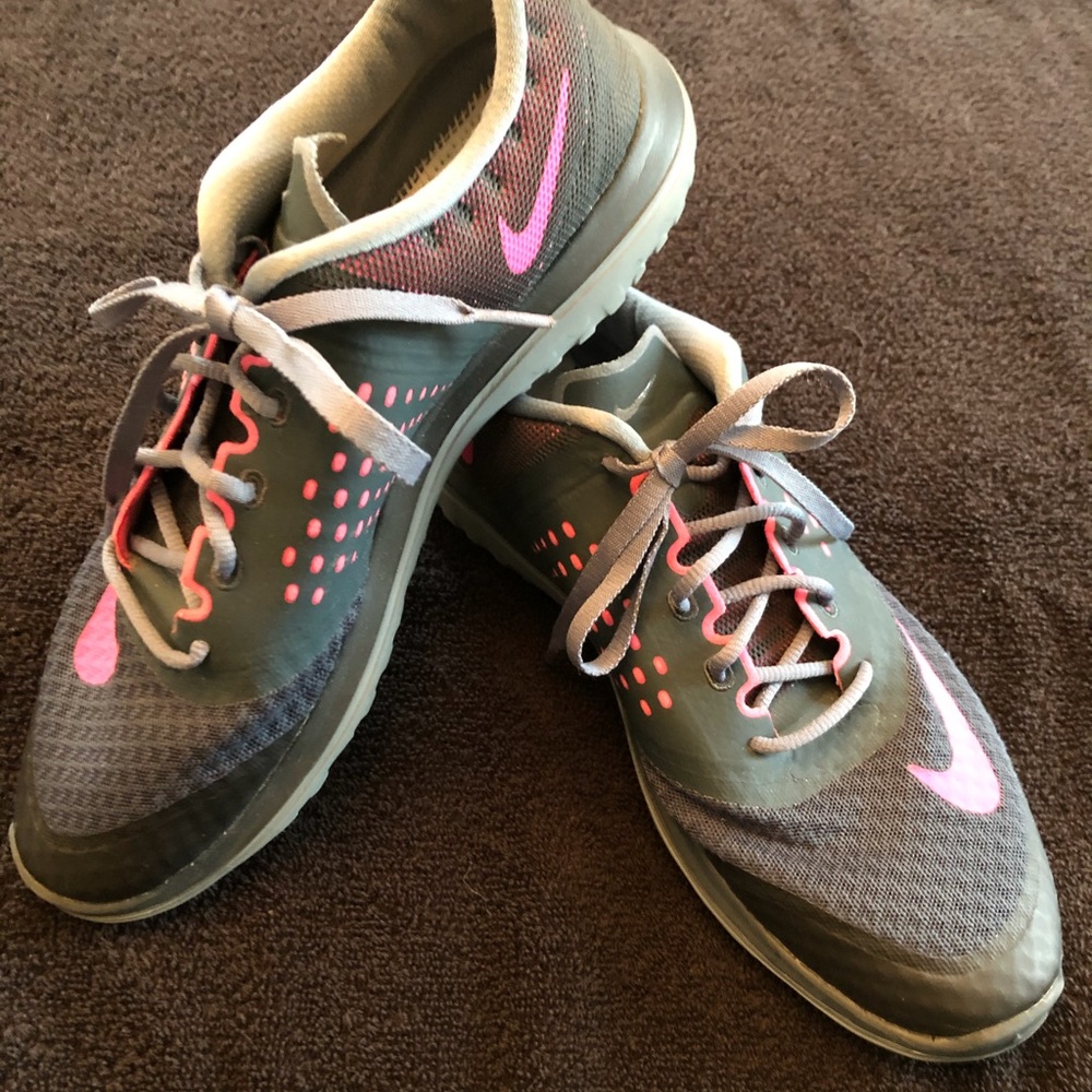 Nike grey pink sneakers US 8.5 EUC
